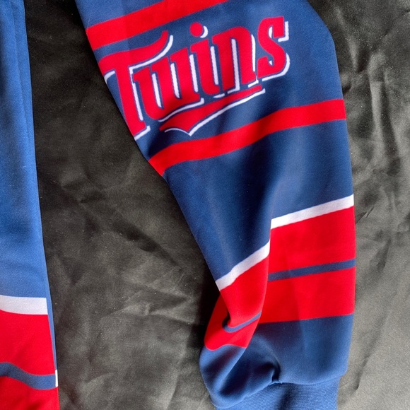 MN Twins thin sweatshirt - Picture 6 of 7